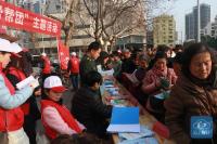 荆门东宝区多部门联合开展党员“帮帮团”主题宣传活动