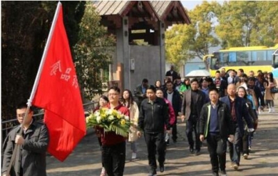 市食药监局开展清明烈士陵园扫墓活动 