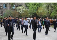 市食药监局组织干部职工开展工间操活动