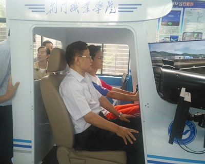 省委高校工委副书记孔祥恩来我市检查秋季学期开学工作