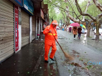 致敬！风雨中的他们让城市更美丽