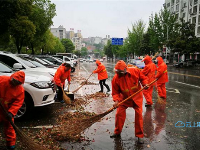 致敬！风雨中的他们让城市更美丽