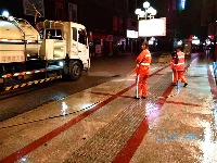 荆门：高温“烤”验环卫工