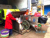 荆门：高温“烤”验环卫工