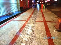 荆门：高温“烤”验环卫工