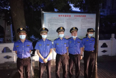 荆门泉口街道城管执法中队开展“沿河疏导点环境专项整治” 行动 