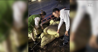 偶遇车祸现场 双喜“90后”夫妇并肩救人